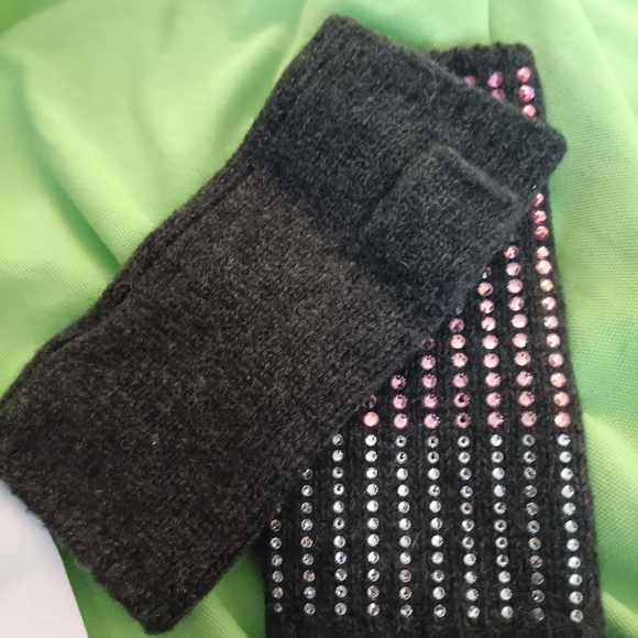 - - Carolyn Rowan Fingerless Gloves in Cashmere and Degrade Pink and … - Picture 10 of 10